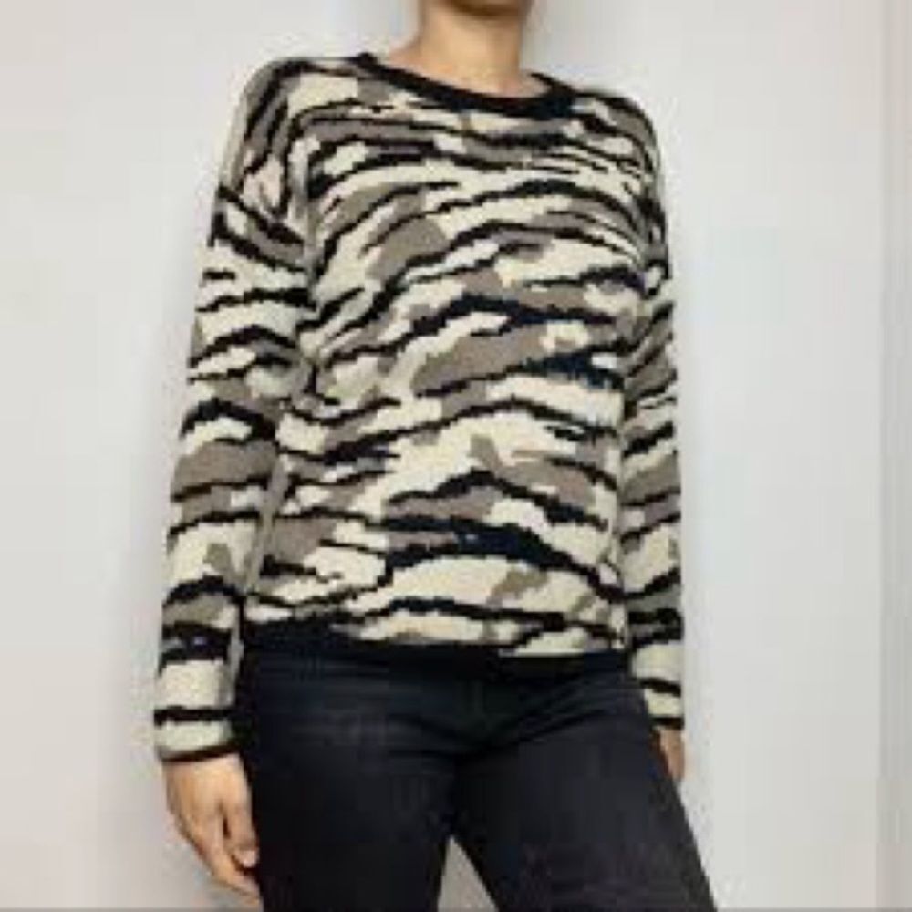 NEW WITH TAGS PHILOSOPHY CAMOUFLAGE SWEATER WOMEN’S LARGE